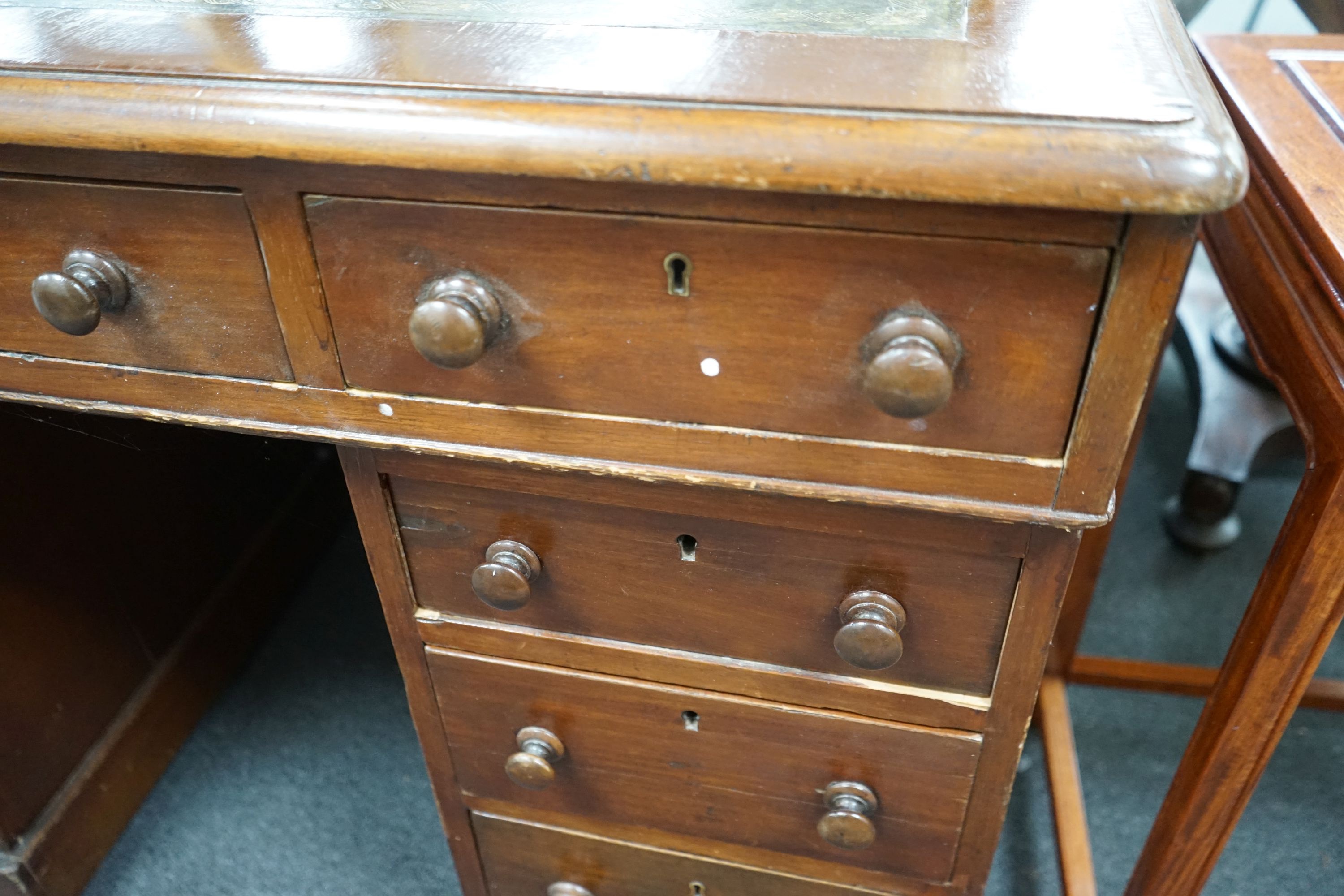 A Victorian mahogany pedestal desk, length 114cm, depth 60cm, height 78cm